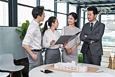 肉体没了记忆延续！李想：人工智能终极形态是“硅基家人”